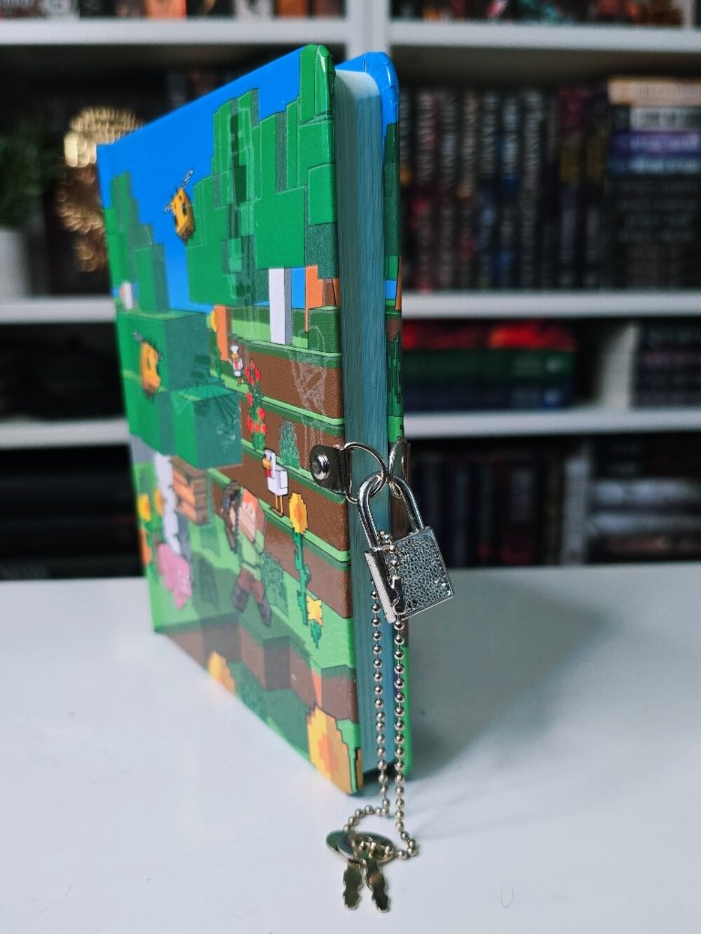 MINECRAFT Mobs Glow-in-the-Dark Lock & Key Notebook - Picture 5 of 8